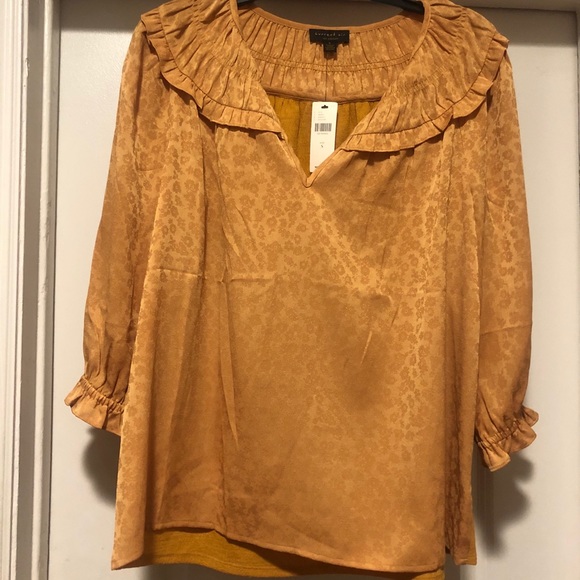 Gold ruffled top - Picture 2 of 7